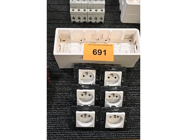 6x stopcontact legrand 2p+a - afbeelding 2 van  2