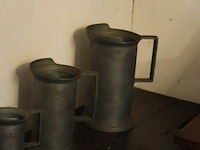 6x tinnen maatbekers + schotel - afbeelding 2 van  3