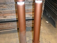 ± 7 bruine paaltjes