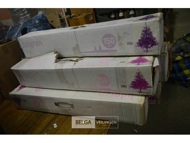 ±7 div plastieken kerstbomen ±150cm - afbeelding 1 van  3