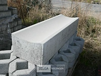 ± 7 diverse betonnen goten - afbeelding 3 van  4