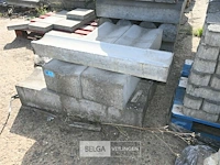 ± 7 diverse betonnen goten - afbeelding 4 van  4