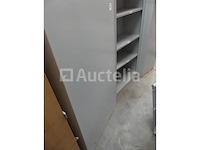 7 diverse metalen kasten en planken - afbeelding 2 van  15