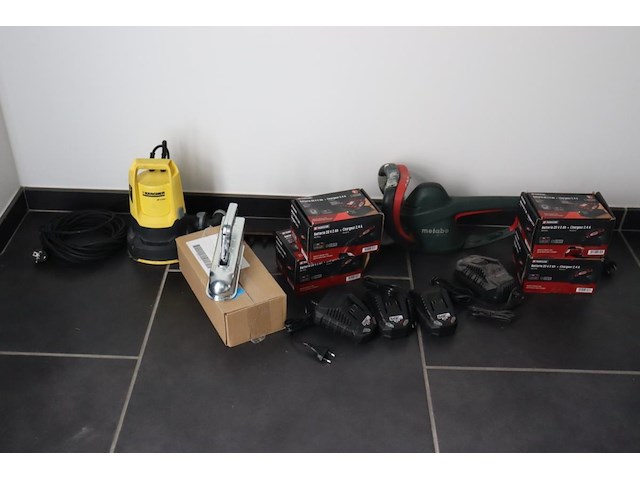 7 diverse stuks gereedschap - afbeelding 1 van  4