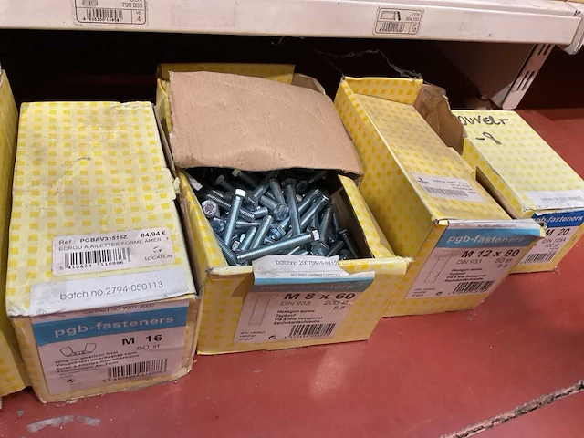 7 dozen bouten en schroeven - afbeelding 5 van  6