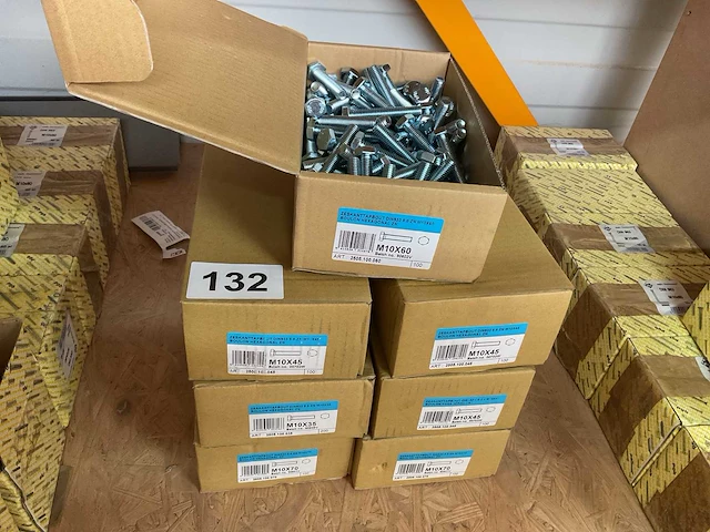 7 dozen bouten m10 - afbeelding 1 van  3