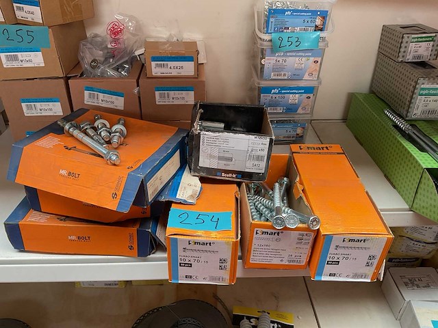 7 dozen doorsteekankers; betonschroeven - afbeelding 1 van  9
