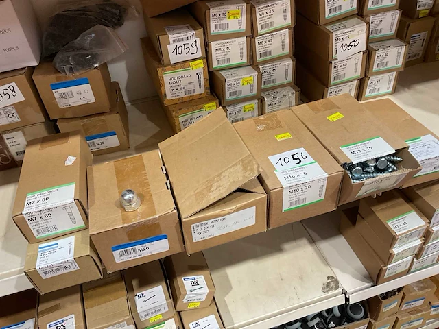 7 dozen hout schroeven bolmoeren - afbeelding 1 van  8