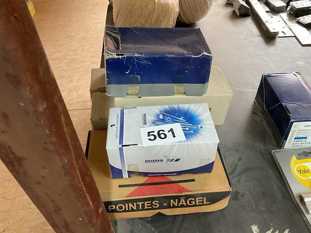 7 dozen schroeven en nagels - afbeelding 1 van  6