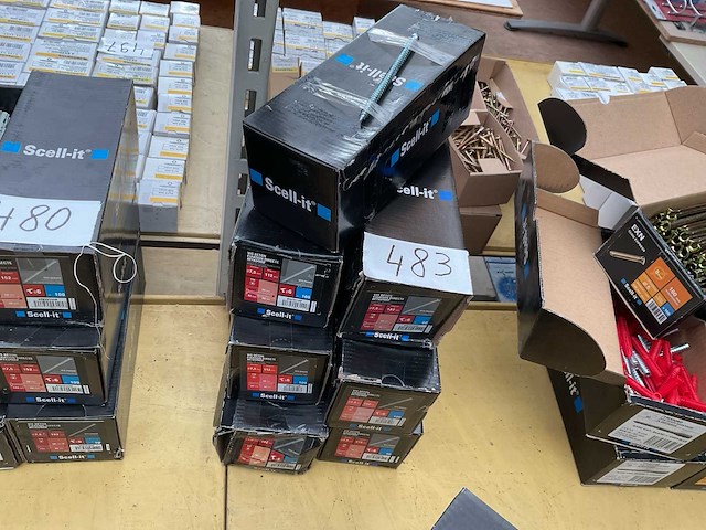 7 dozen schroeven - afbeelding 1 van  6