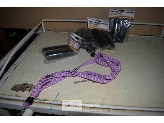 7 fietshandvaten en 1 snelbinder - afbeelding 1 van  3