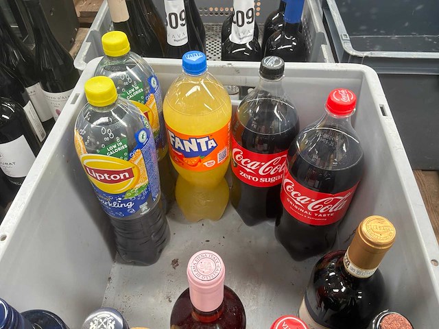 7 flessen diverse rode wijn en diverse frisdrank - afbeelding 3 van  5