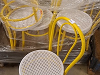 7 gele thonet stoelen - afbeelding 1 van  2