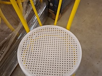 7 gele thonet stoelen - afbeelding 2 van  2