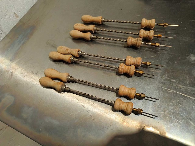 7 handboren - afbeelding 1 van  2