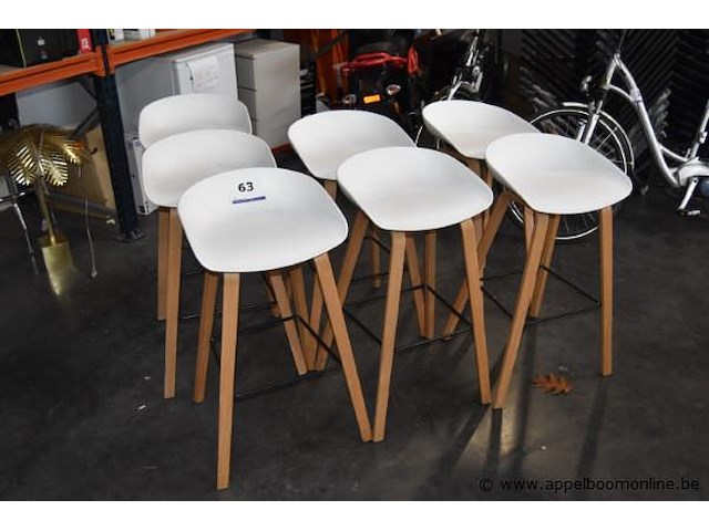 7 hoge stoelen - afbeelding 1 van  1
