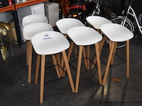 7 hoge stoelen - afbeelding 1 van  1