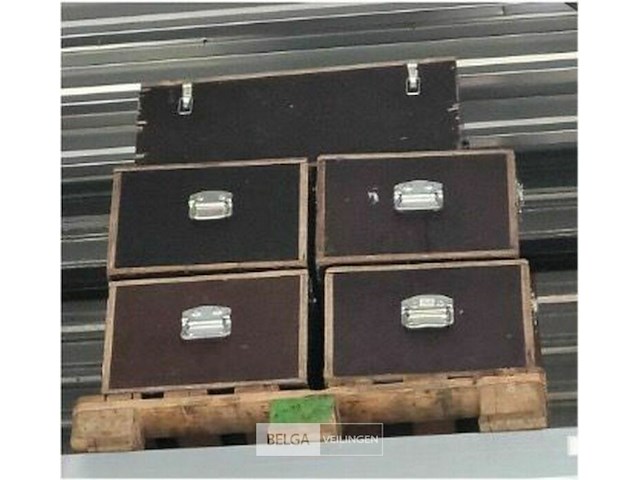 7 houten koffers - afbeelding 1 van  1