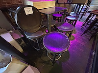 7 houten krukken - afbeelding 1 van  2