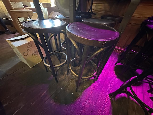 7 houten krukken - afbeelding 2 van  2