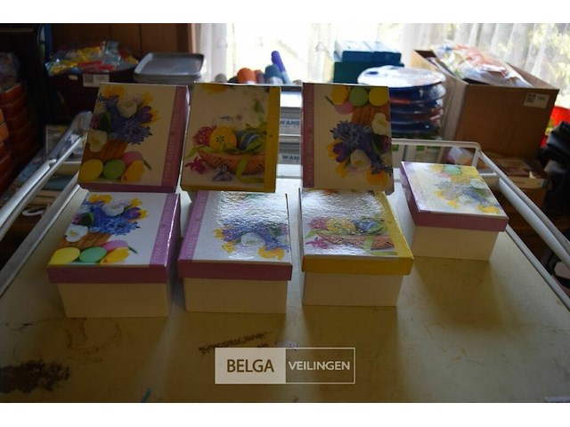 7 kartonnen inpak doosjes pasen - afbeelding 1 van  2