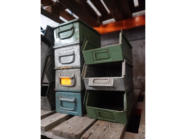 7 metalen bakken (verschillende modellen) - afbeelding 1 van  4