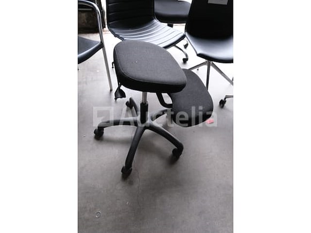 7 ongelijke stoelen - afbeelding 3 van  8