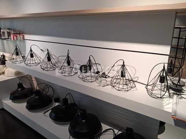 7 piramide-type pendellampen - afbeelding 1 van  2