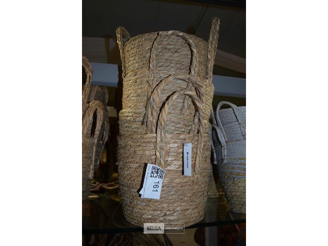 7 rieten bloemmandjes - afbeelding 1 van  2