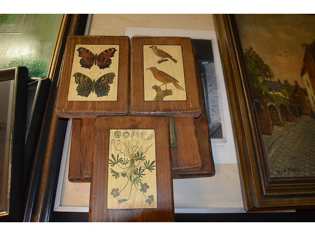7 schilderijen in kader; 5 vintage wandversieringen op hout - afbeelding 6 van  16
