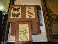 7 schilderijen in kader; 5 vintage wandversieringen op hout - afbeelding 6 van  16