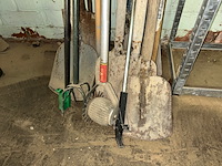 7 schoppen, 2 harken, 1 bijl - afbeelding 1 van  3