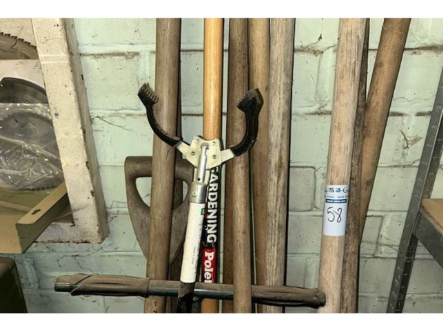 7 schoppen, 2 harken, 1 bijl - afbeelding 3 van  3