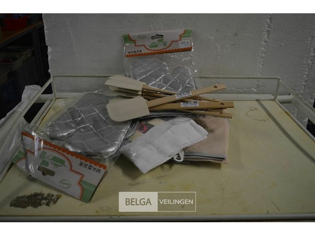 ±7 spatels en 4 sets ovenhandschoenen - afbeelding 1 van  4