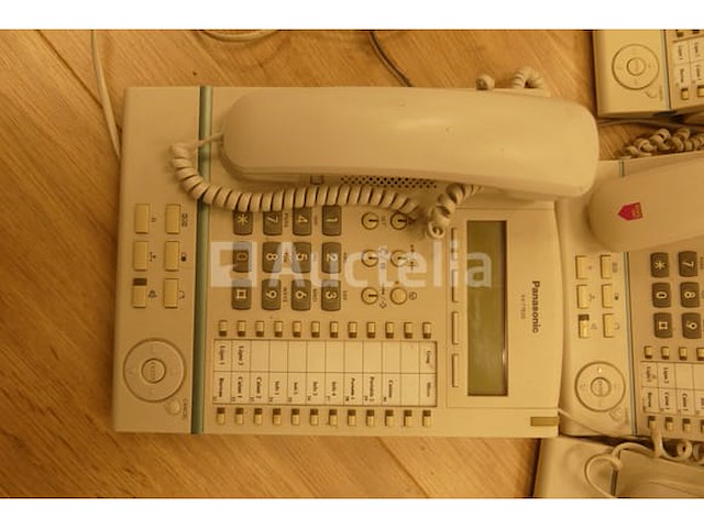 7 vaste telefoons + 6 portofoons - afbeelding 1 van  9