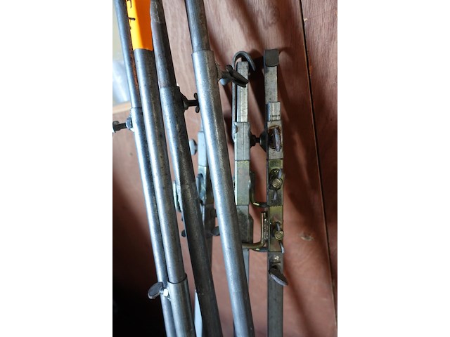 7 verstelbare fixatiestangen voor marktparaplu's - afbeelding 3 van  4