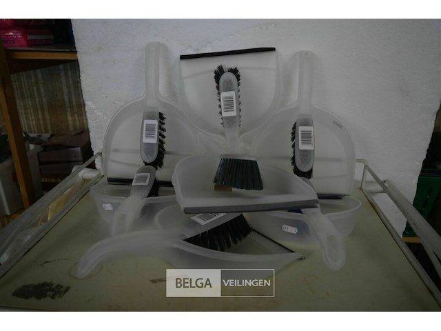 7 vuilblikje en borstel - afbeelding 1 van  3