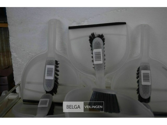 7 vuilblikje en borstel - afbeelding 2 van  3