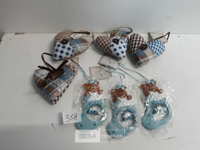 7 x hangdeco 4 x hartje stof 9 cm + 3 x baby first 10 cm - afbeelding 1 van  3