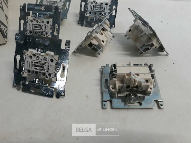 7 x niko inbouw schakelaar 2 polig zonder toets oud model - afbeelding 3 van  3
