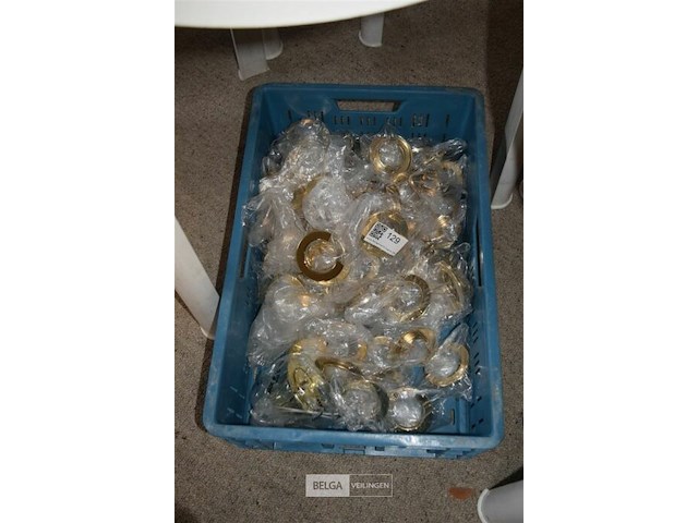 ±70 goudkleurige behulzingen voor inbouwspotjes - afbeelding 1 van  5