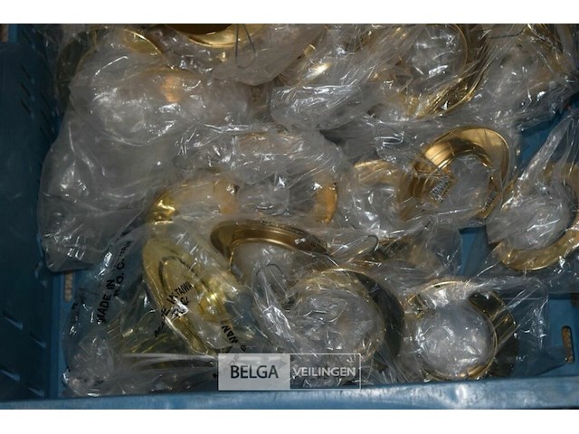 ±70 goudkleurige behulzingen voor inbouwspotjes - afbeelding 2 van  5