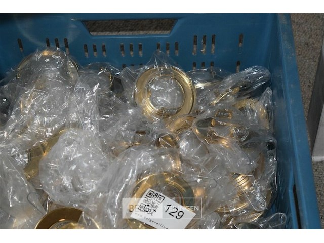 ±70 goudkleurige behulzingen voor inbouwspotjes - afbeelding 4 van  5