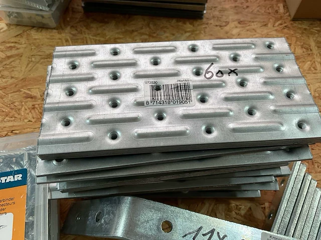 70 hout verbinders en doosjes nagels - afbeelding 4 van  6