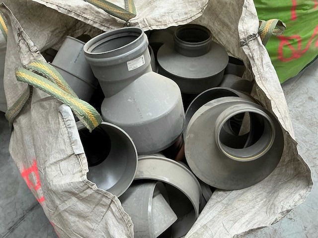 (+700 st.) ongebruikte pvc riolering buizen en onderdelen - afbeelding 6 van  16