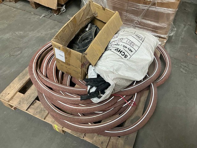 700x420 partij binnen- en buitenbanden - afbeelding 2 van  5