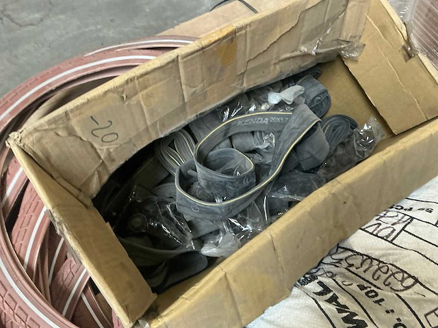 700x420 partij binnen- en buitenbanden - afbeelding 4 van  5