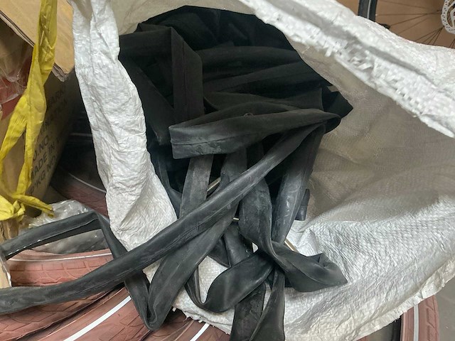 700x420 partij binnen- en buitenbanden - afbeelding 5 van  5