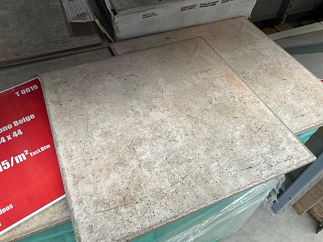 70,72m2 cisamono beige vloertegel (44x44) - afbeelding 1 van  5