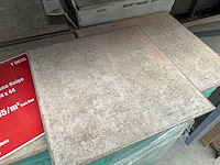 70,72m2 cisamono beige vloertegel (44x44) - afbeelding 1 van  5